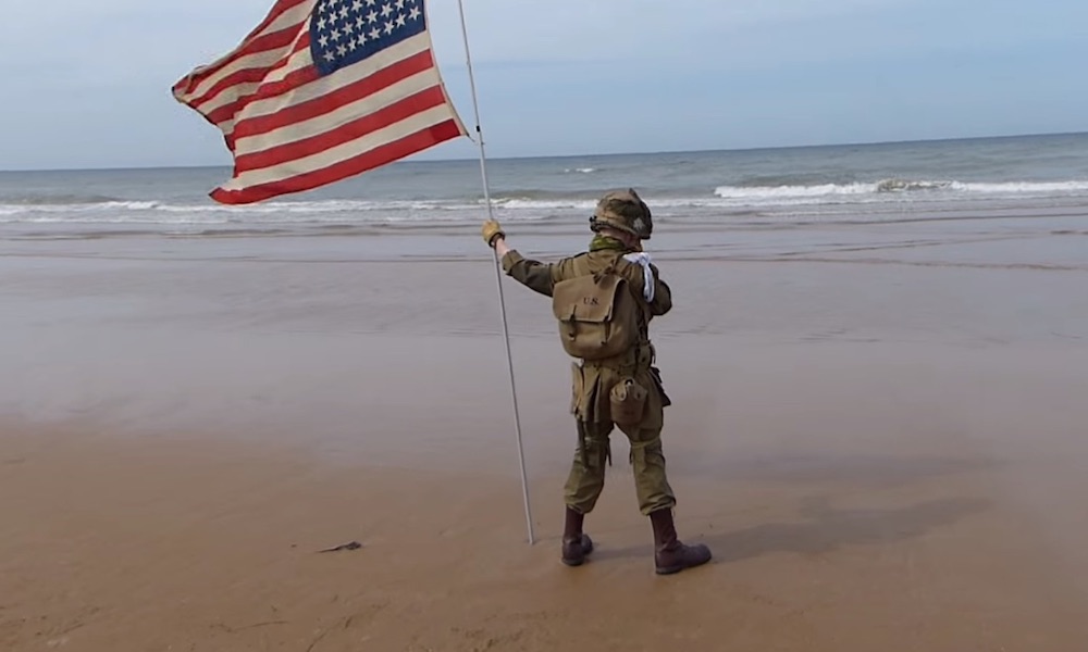 american soldier ww2 saluting